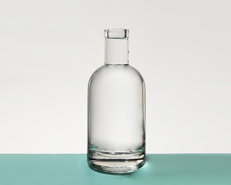 200ml Okrągły kształt korka Wykończenie Piękna szklana butelka Gin