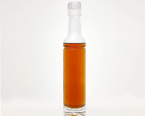 Górna butelka Tequila o pojemności 150ml, o bardzo białej krzemiennej nici z korka